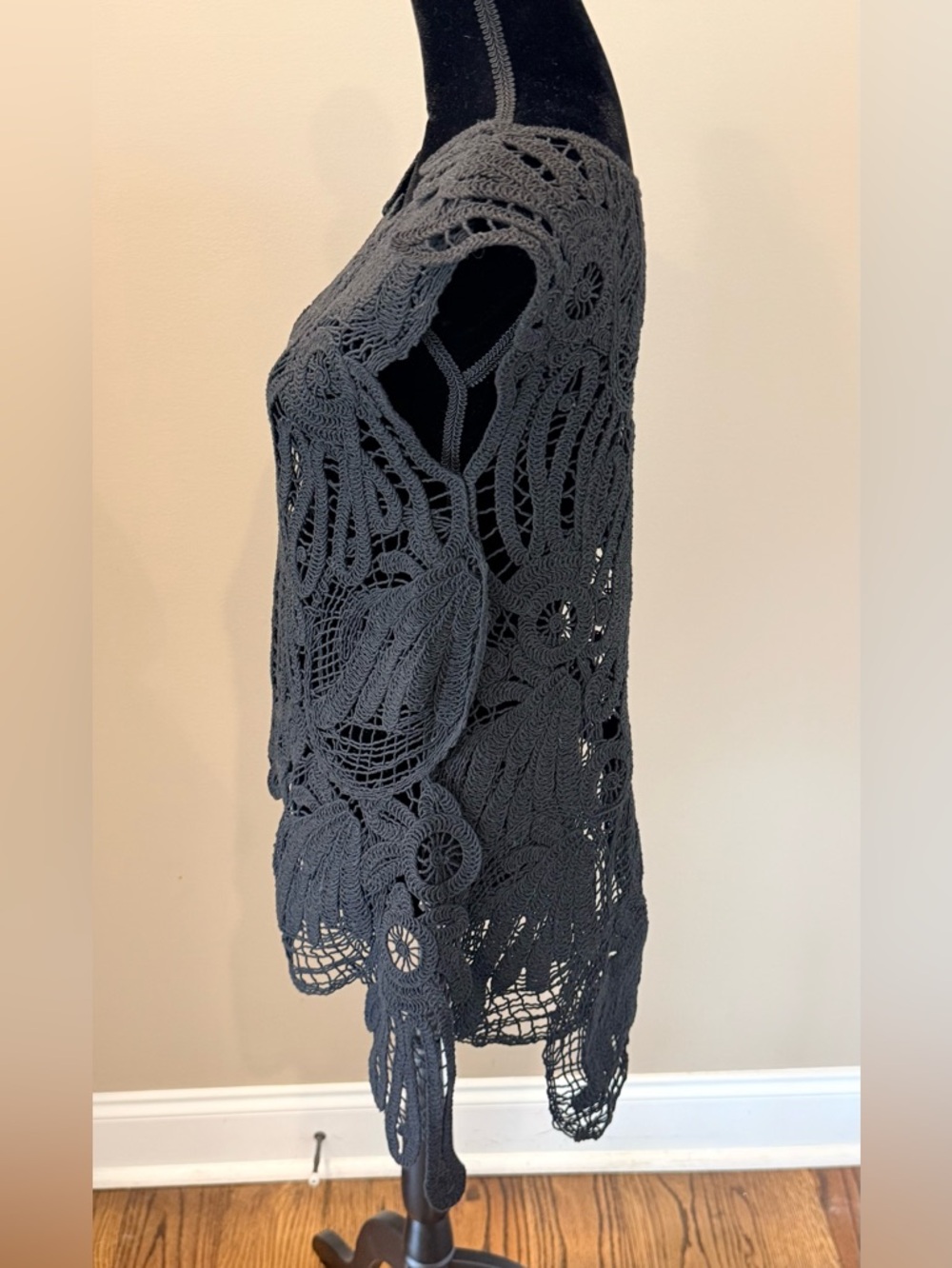 NWT Women’s COMMENSE black crocheted sweater top- Size Small - Picture 5 of 12